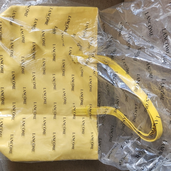 Lancome - Picture 3 of 3